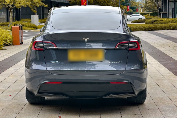 Tesla Model Y 2023 #6 Tesla Model Y 2023 car image #6