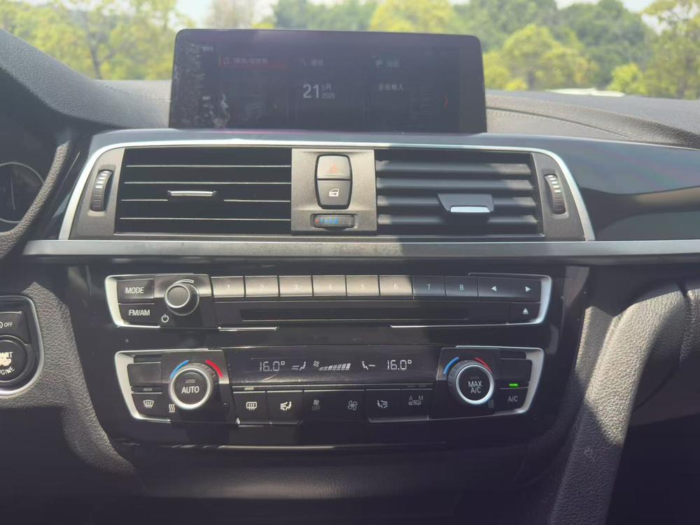 BMW 3 Series 2019 #16 BMW 3 Series 2019 car image #16