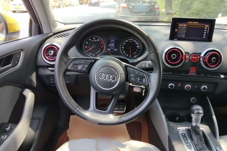 Audi A3 2018 car image #15