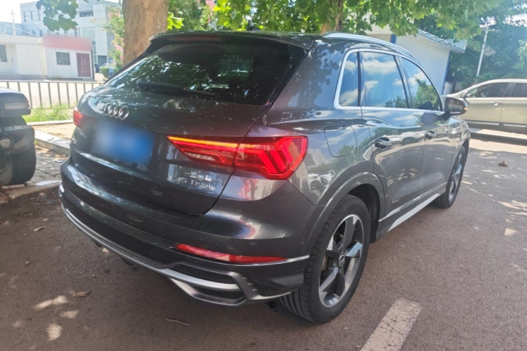 Audi Q3 2021 car image #5