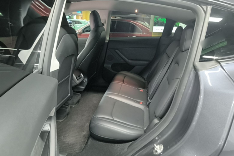 Tesla Model Y 2021 car image #17