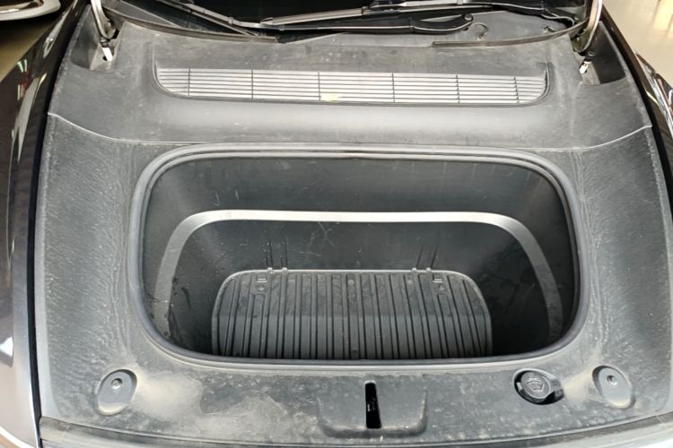 Tesla Model Y 2025 car image #20
