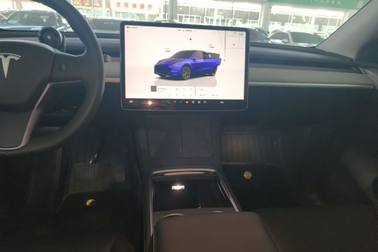 Tesla Model Y 2023 car image #13