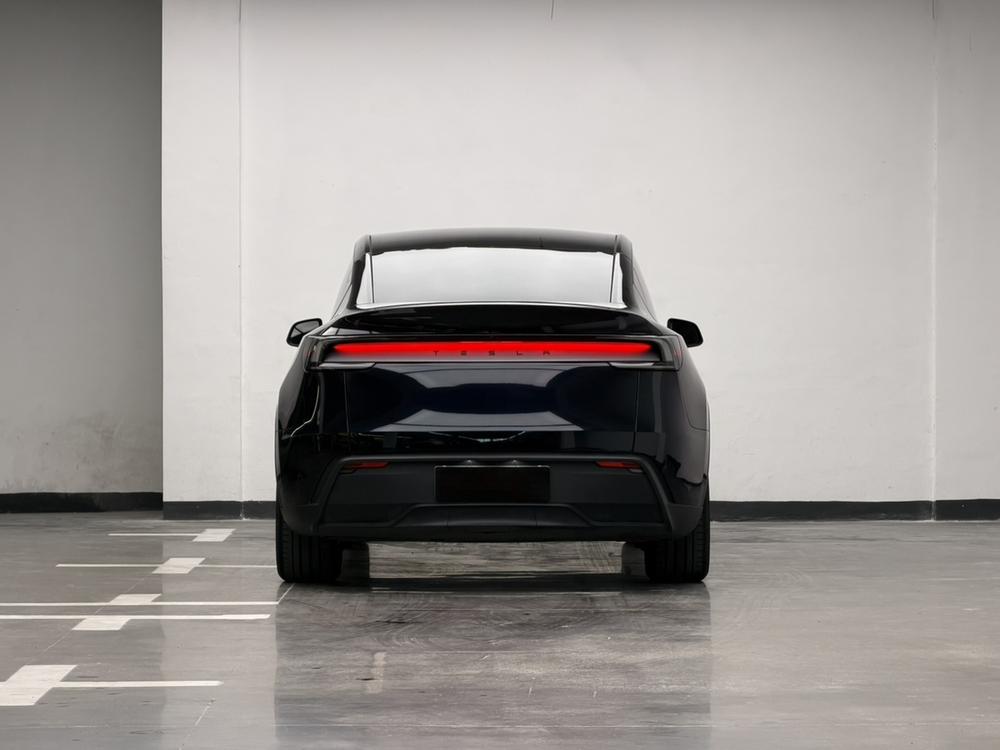 Tesla Model Y 2025 #3 Tesla Model Y 2025 car image #3