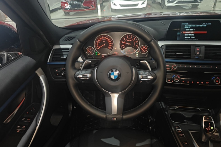 BMW 3 Series 2019 car image #11
