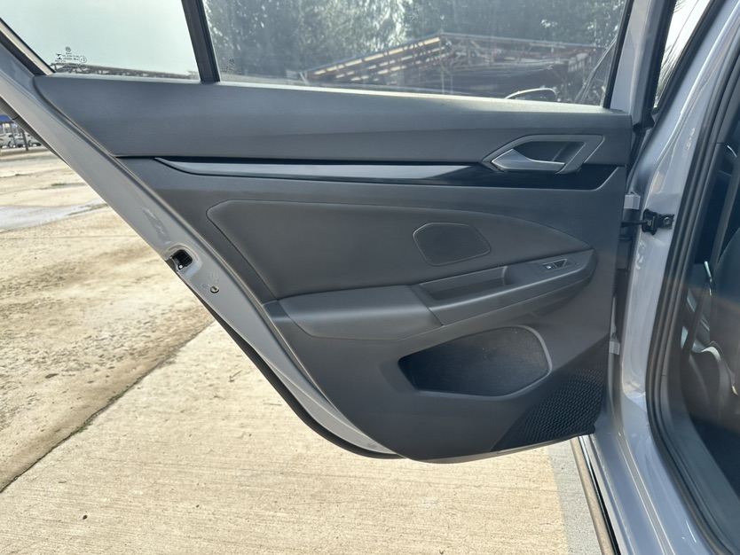 Volkswagen Golf 2022 immagine di auto #17
