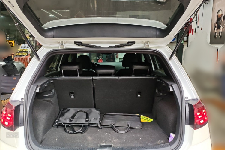 Volkswagen Golf 2018 car image #21