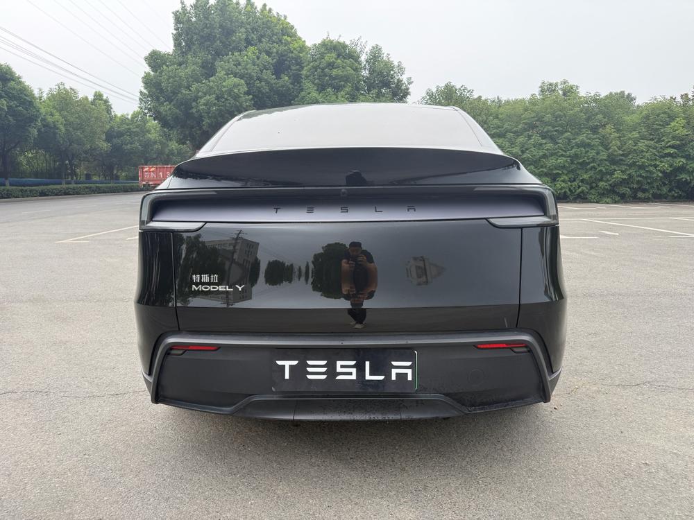 Tesla Model Y 2025 car image #6