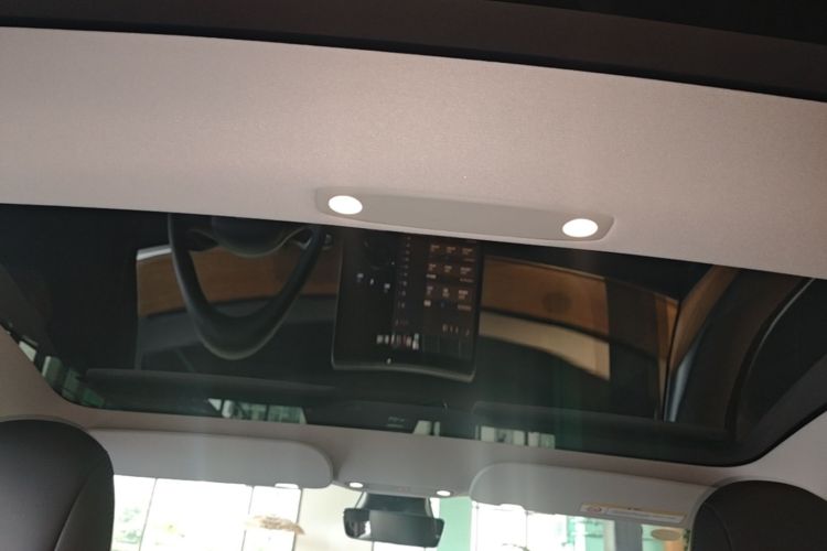 Tesla Model 3 2023 car image #18