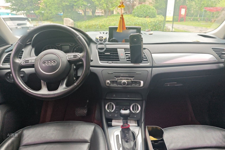 Audi Q3 2015 car image #11