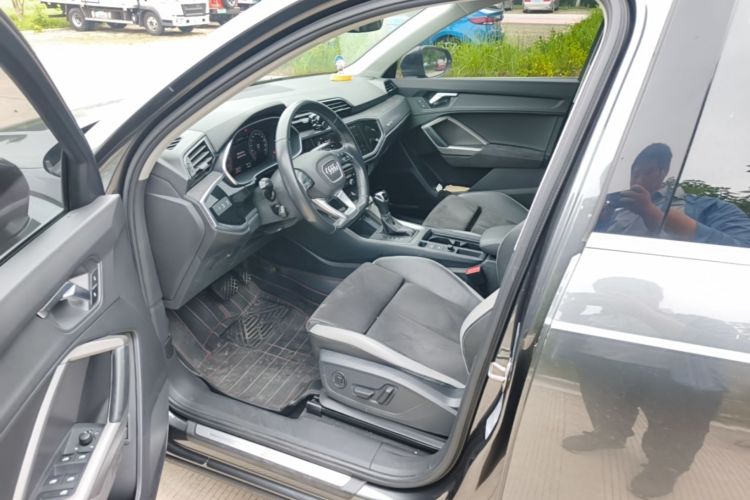 Audi Q3 2022 car image #16