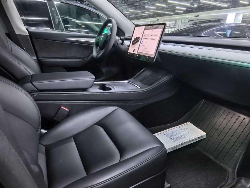 Tesla Model Y 2024 #10 Tesla Model Y 2024 car image #10