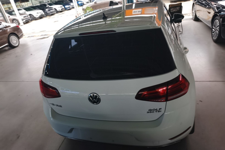Volkswagen Golf 2020 car image #3