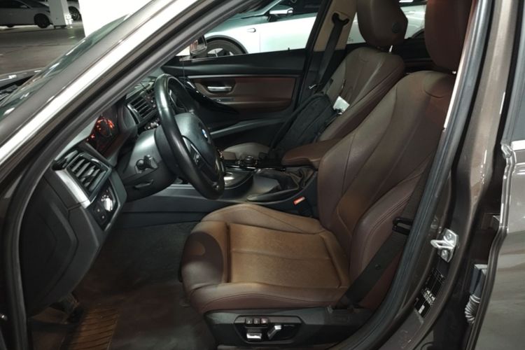 BMW 3 Series 2018 car image #15