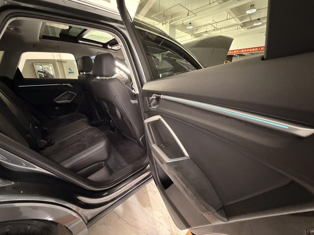 Audi Q3 2022 car image #10