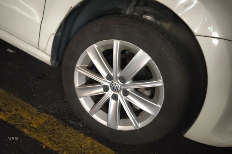 Volkswagen Polo 2015 car image #9