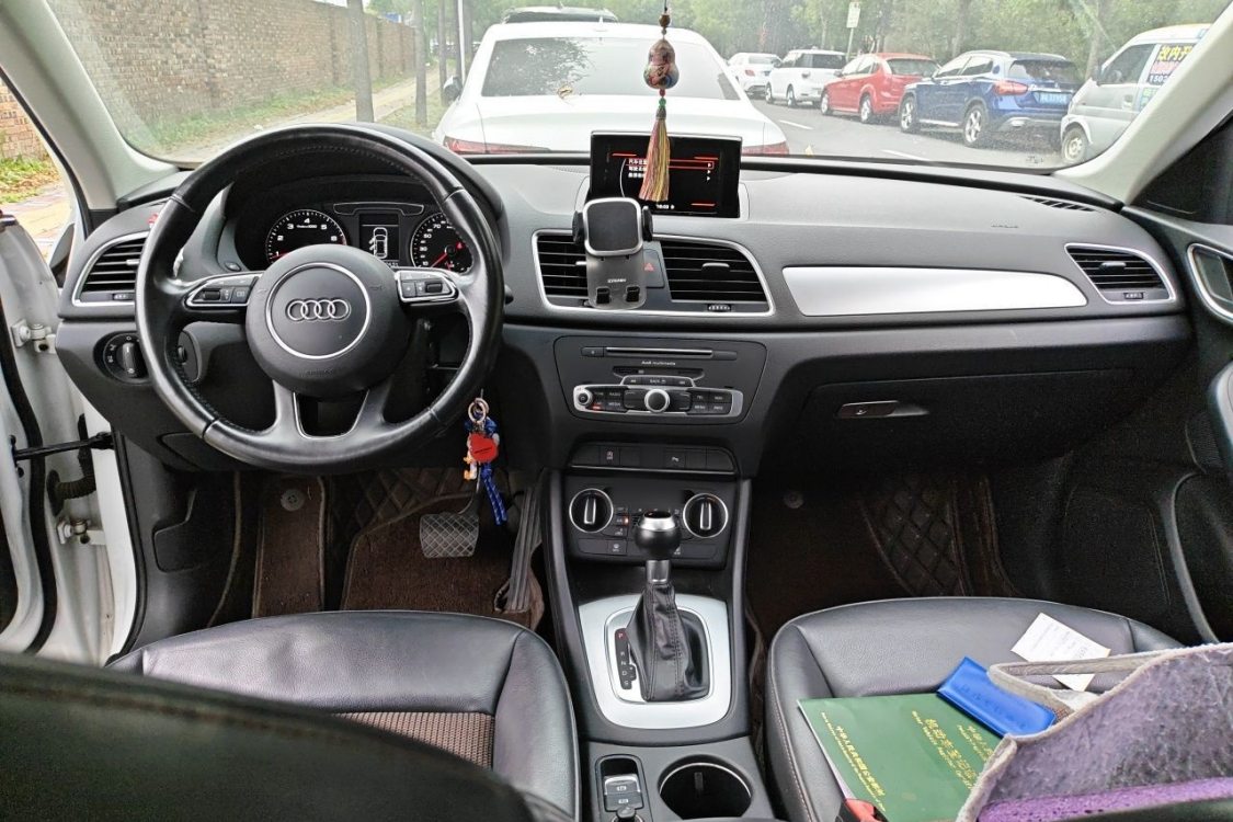 Audi Q3 2016 immagine di auto #21