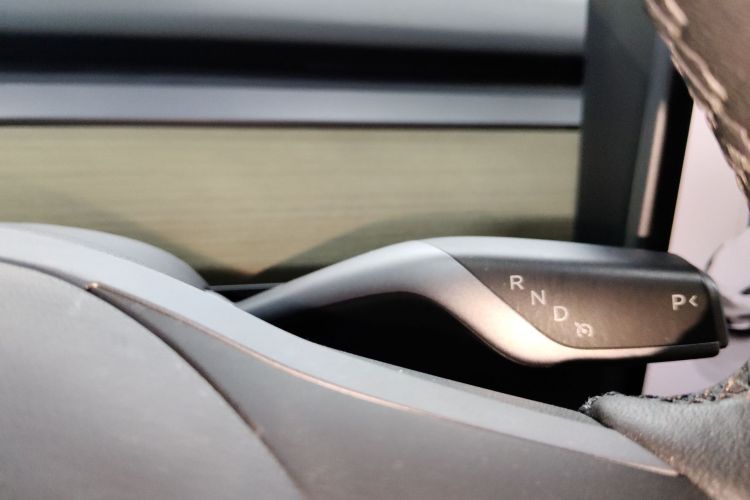 Tesla Model Y 2023 car image #14