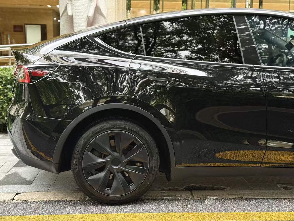 Tesla Model Y 2023 #10 Tesla Model Y 2023 car image #10
