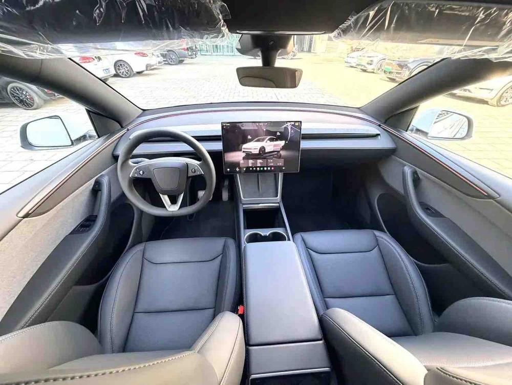Tesla Model Y 2026 #7 Tesla Model Y 2026 car image #7