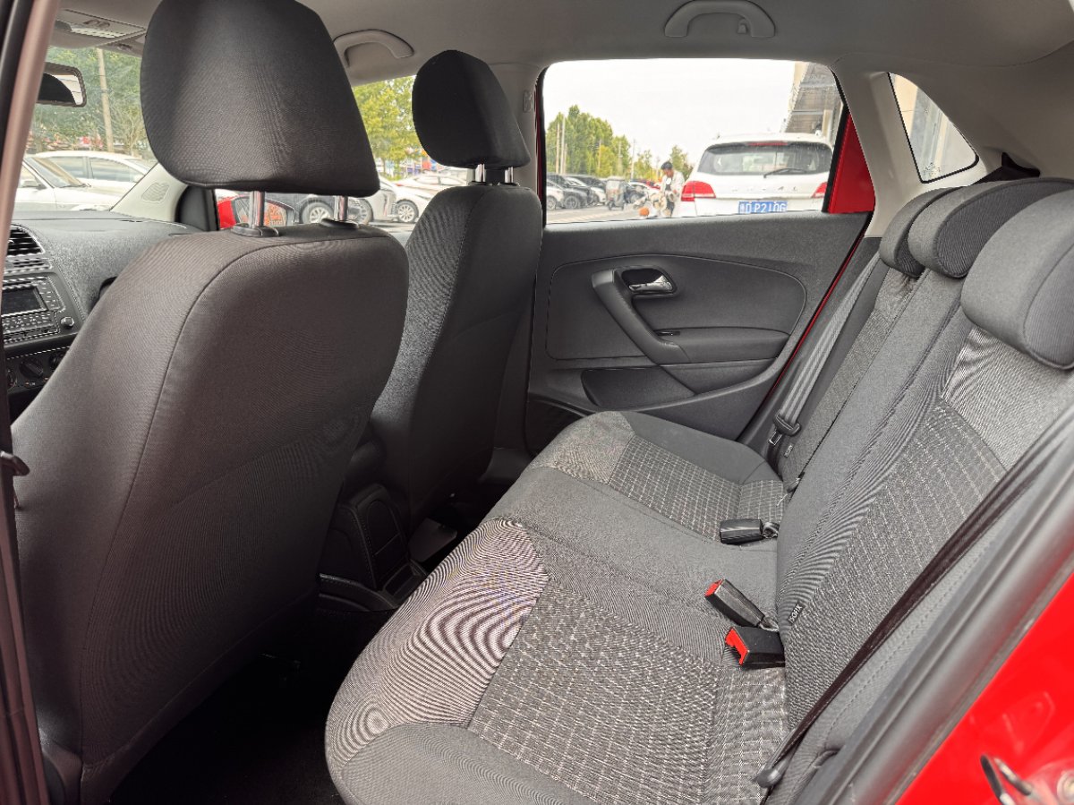 Volkswagen Polo 2016 car image #8