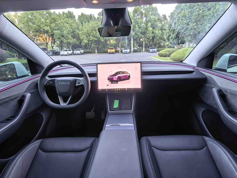 Tesla Model Y 2025 #5 Tesla Model Y 2025 car image #5