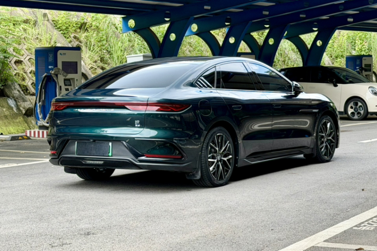 BYD Han 2023 immagine di auto #8