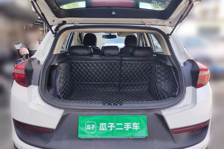 GEELY Emgrand GS 2016 car image #17