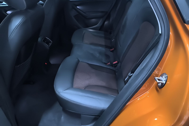 Audi Q3 2017 car image #17