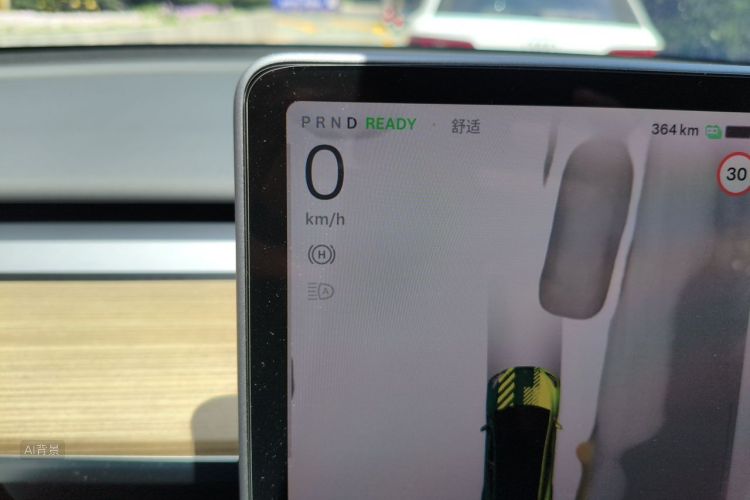 Tesla Model Y 2023 car image #13