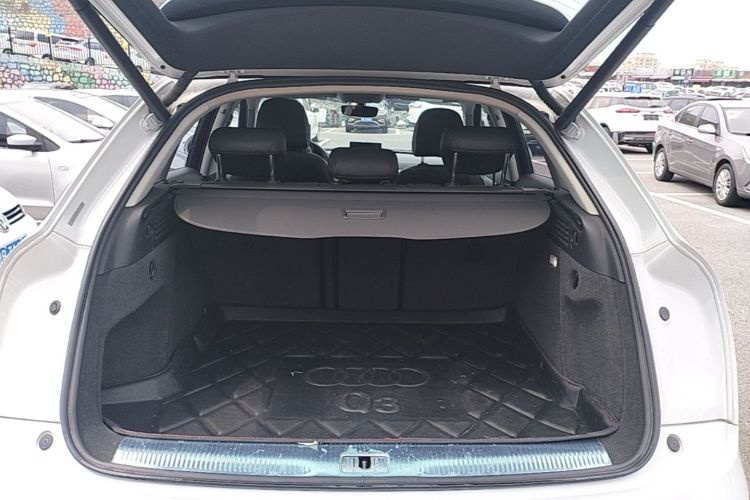 Audi Q3 2017 car image #19