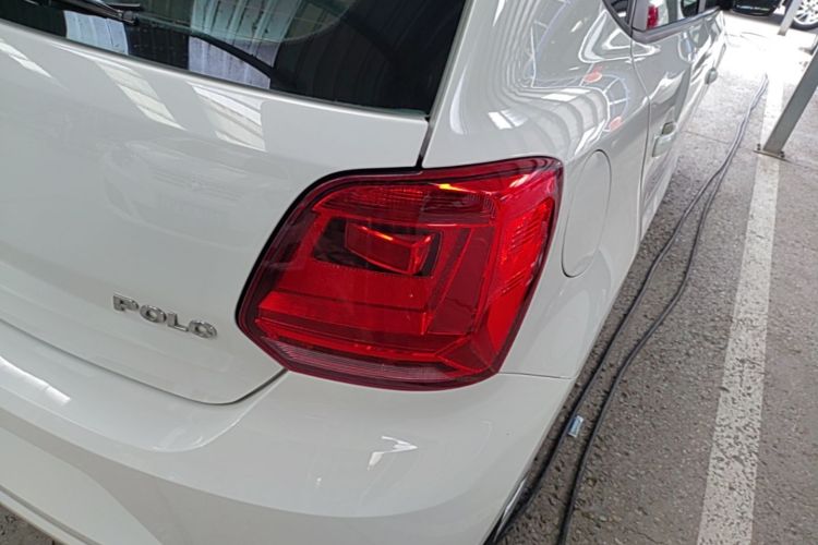 Volkswagen Polo 2017 car image #8