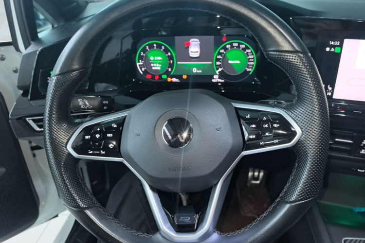 Volkswagen Golf 2022 car image #15