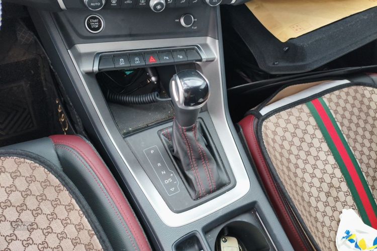 Audi Q3 2021 car image #16