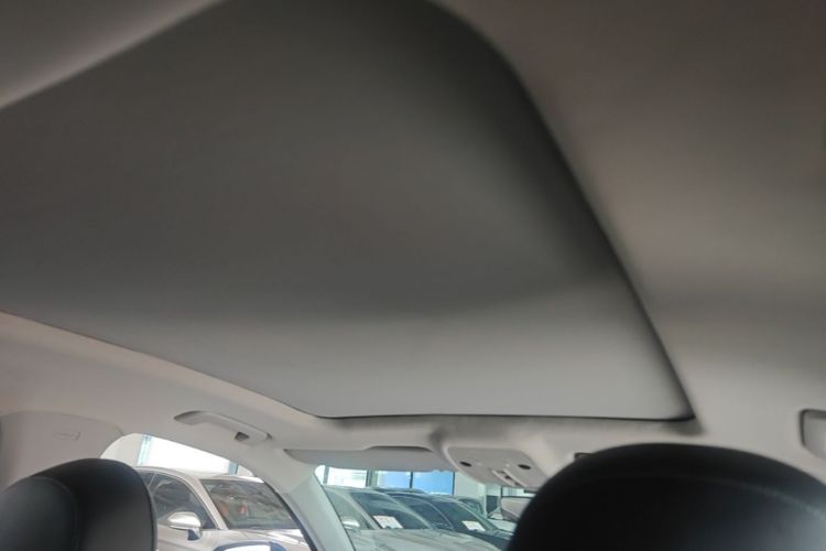Audi Q3 2020 car image #18
