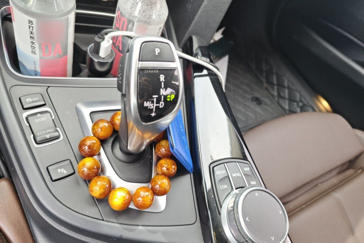 BMW 3 Series 2018 car image #18