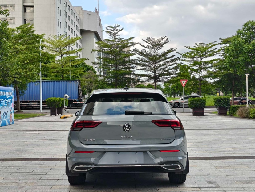 Volkswagen Golf 2021 car image #7