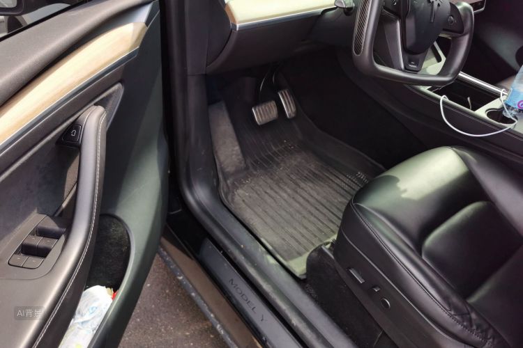 Tesla Model Y 2021 immagine di auto #18