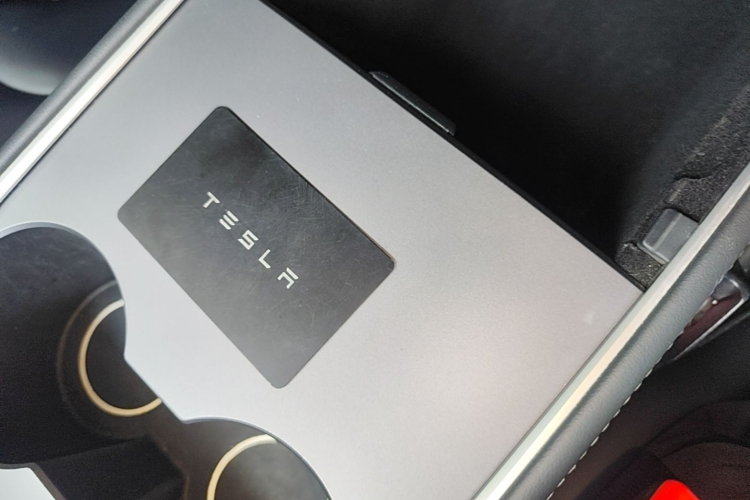 Tesla Model Y 2024 #9 Tesla Model Y 2024 immagine di auto #9