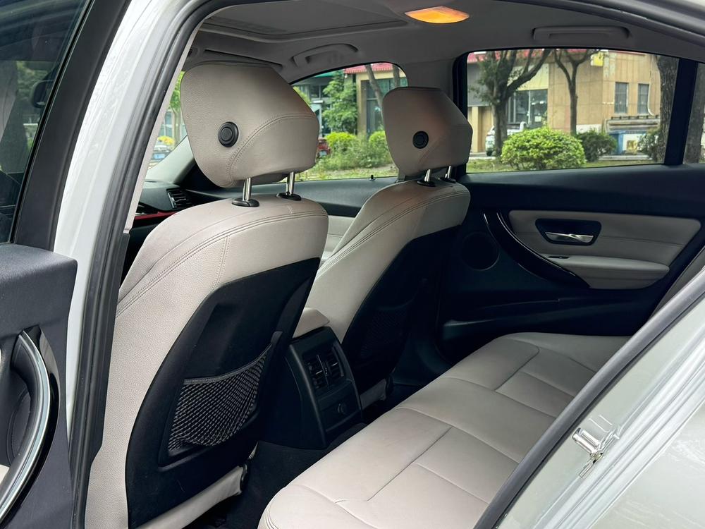 BMW 3 Series (Imported) 2012 car image #9