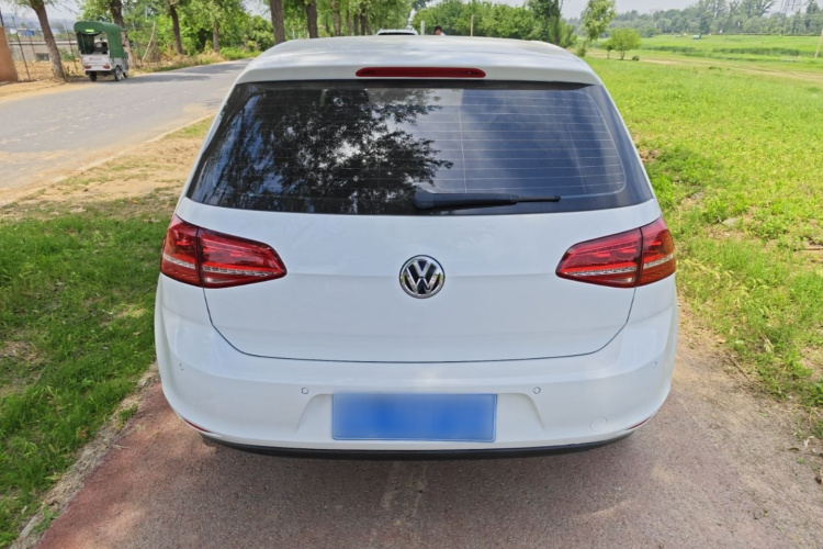 Volkswagen Golf 2015 car image #6