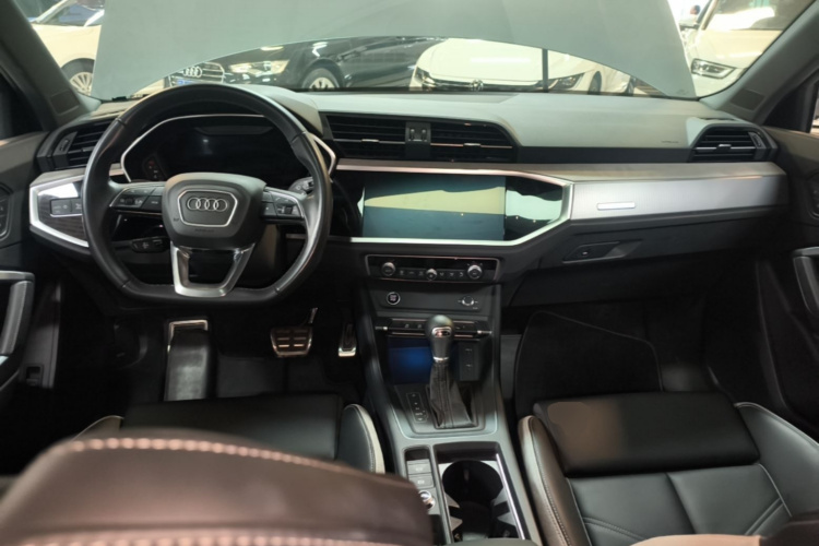 Audi Q3 2024 car image #10