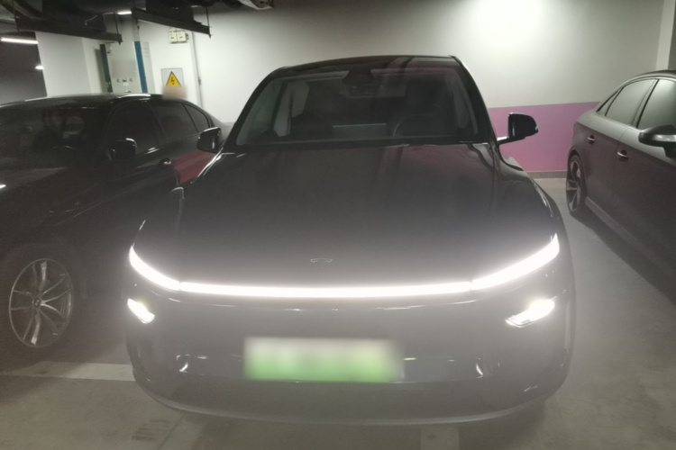 Tesla Model Y 2025 #3 Tesla Model Y 2025 car image #3