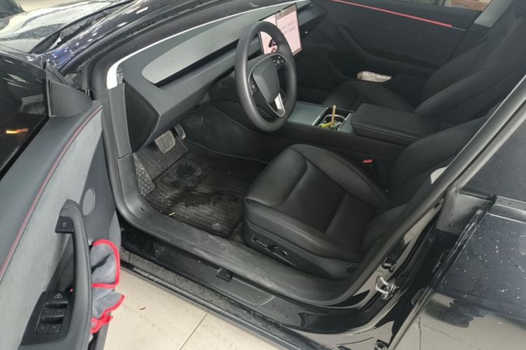 Tesla Model 3 2025 immagine di auto #16