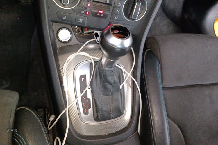 Audi Q3 2016 car image #16
