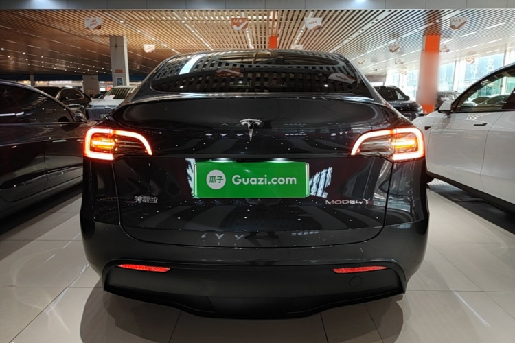 Tesla Model Y 2024 #4 Tesla Model Y 2024 car image #4