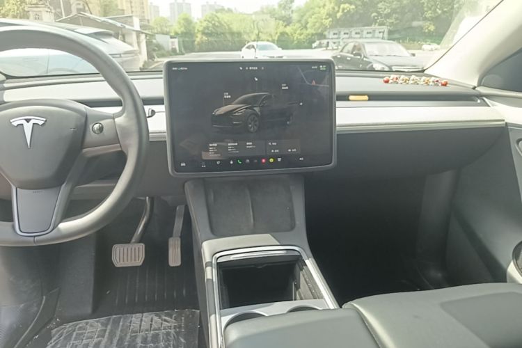 Tesla Model Y 2024 #13 Tesla Model Y 2024 car image #13