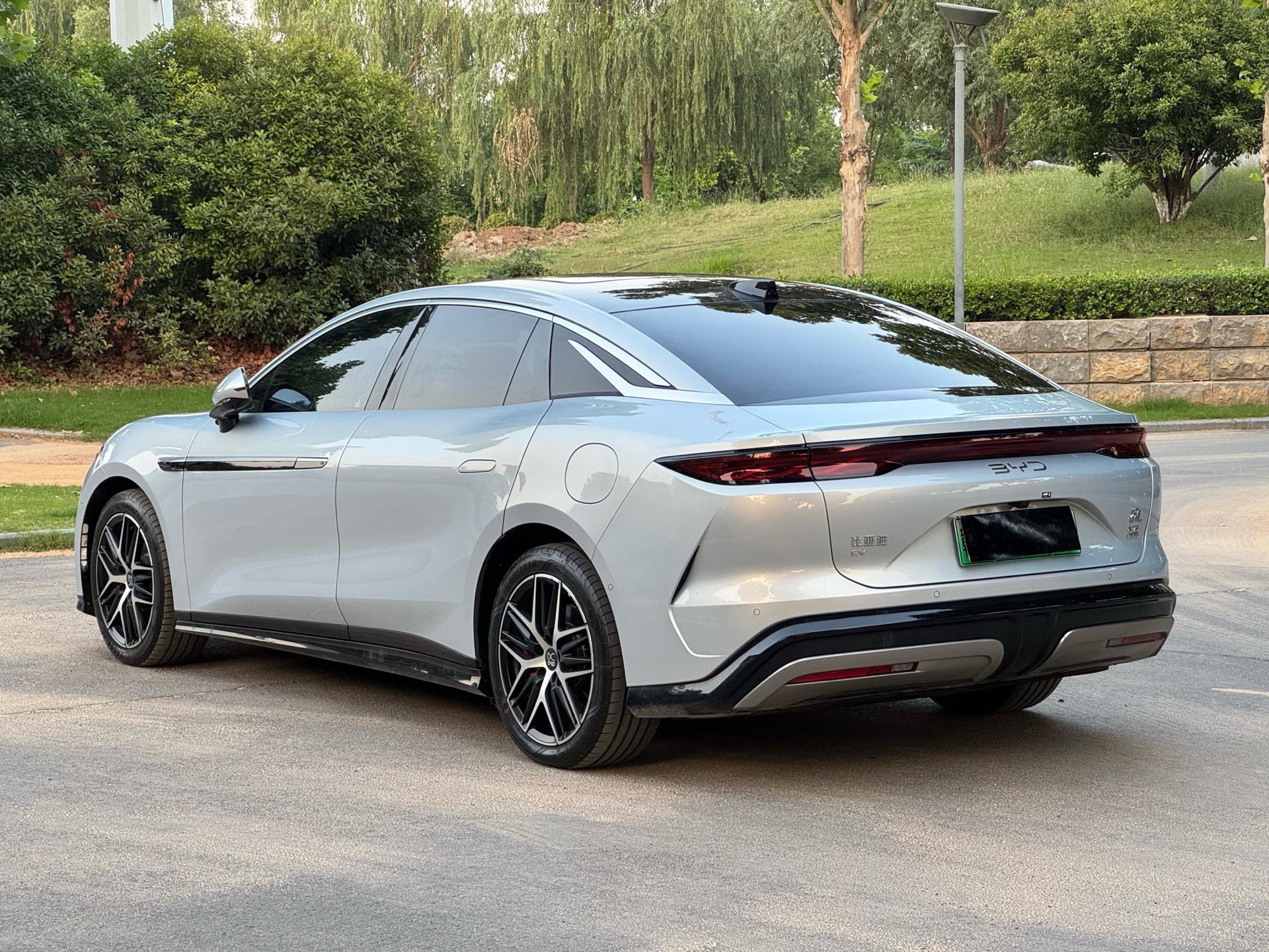 BYD HanL 2025 car image #12