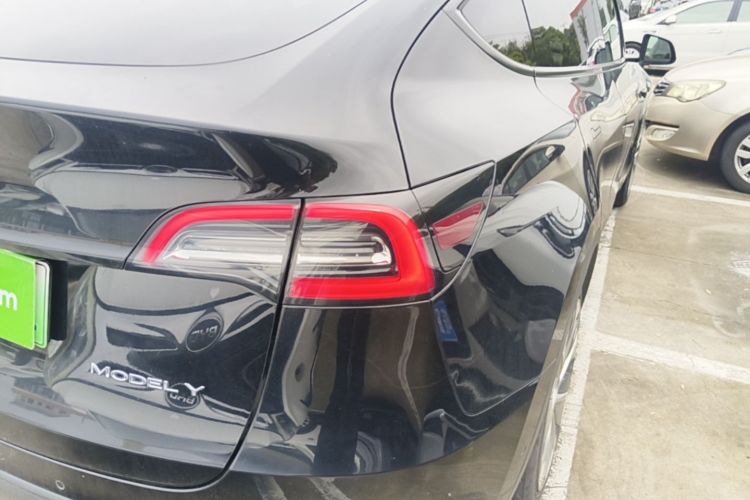 Tesla Model Y 2023 #8 Tesla Model Y 2023 car image #8