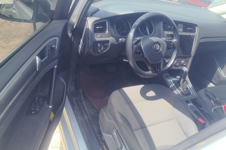 Volkswagen Golf 2015 car image #18